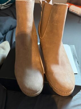 Universal Thread Tan Chelsea Ankle Boots